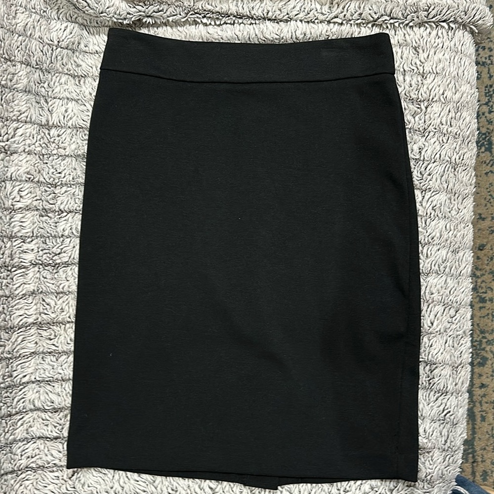Gap size 2 Black Pencil Skirt
